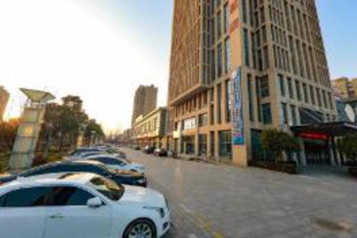 Alpha eSports Hotel