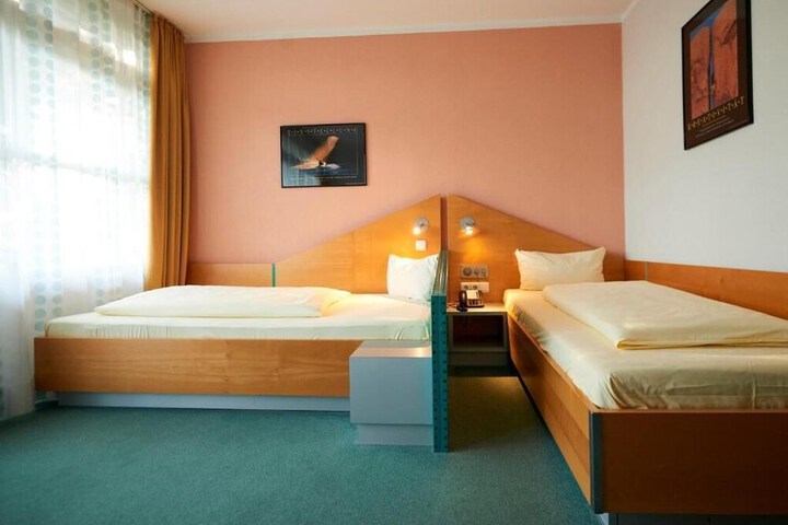 Room 11 of 84