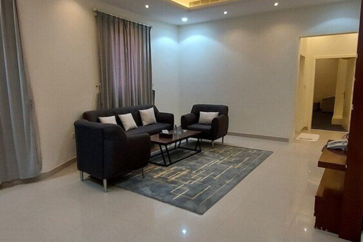 Room 9 of 34