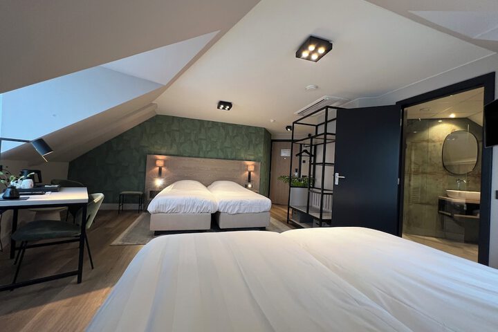 Room 9 of 48