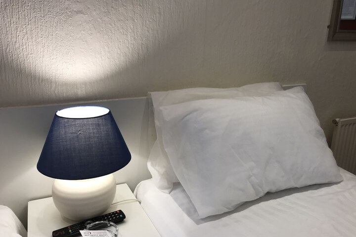 Room 50 of 101