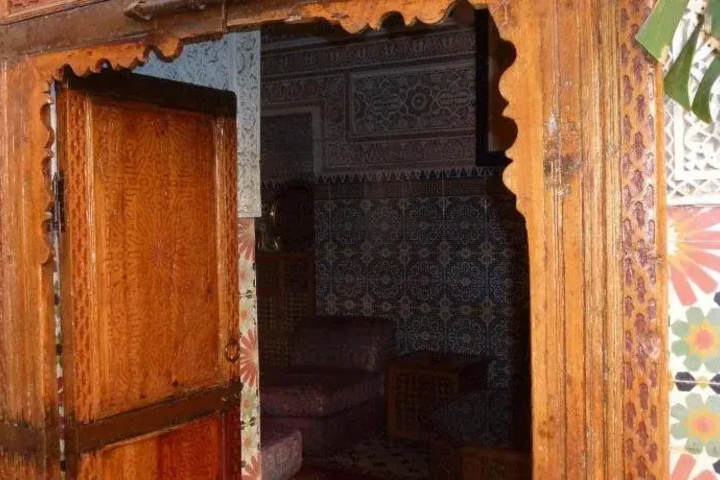 Room 6 of 13
