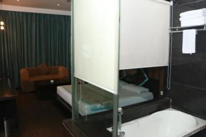 Room 16 of 27