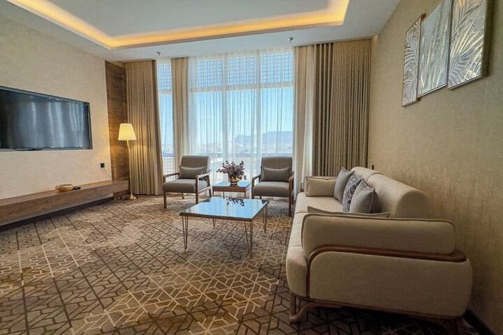 Room 13 of 20
