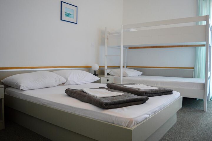 Room 6 of 44