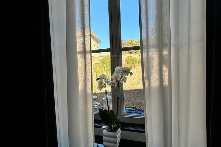 Room 27 of 107