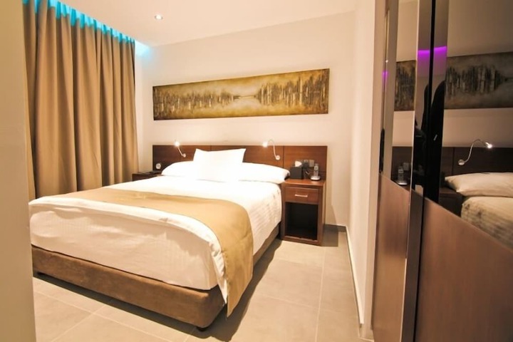 Room 6 of 48