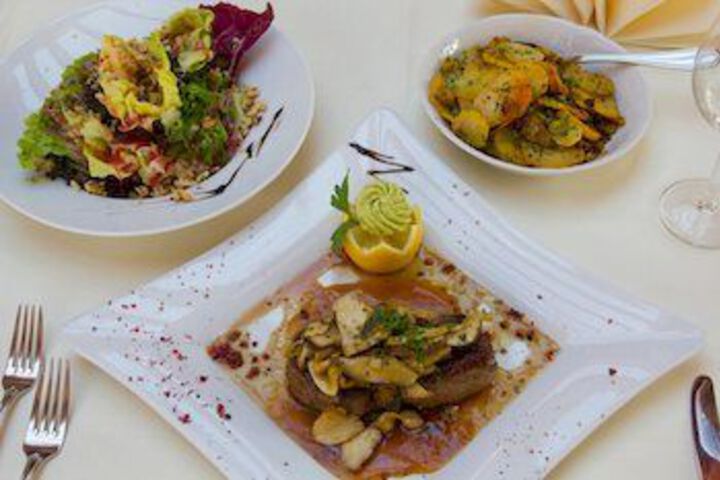 Dining 55 of 60