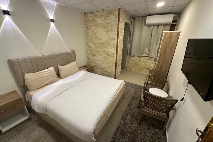 Room 9 of 46