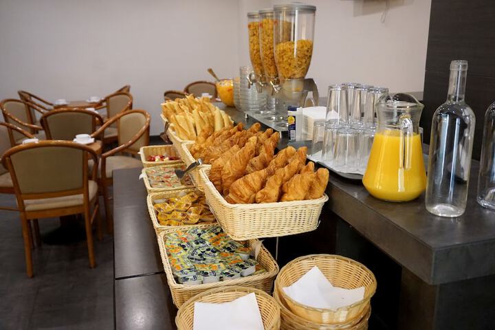 Breakfast/Coffee Service 21 of 32