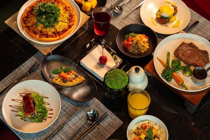 Dining 17 of 19