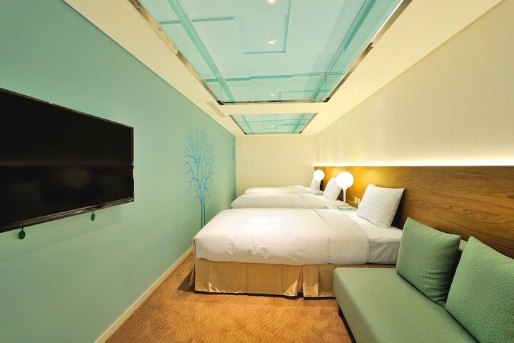Room 84 of 171