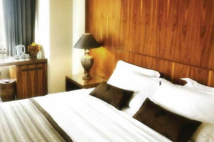 Room 5 of 19