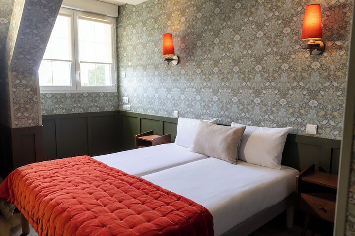 Room 4 of 18