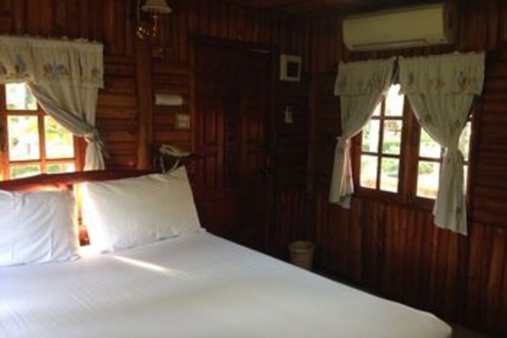Room 9 of 13