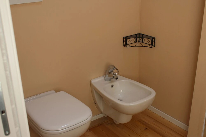 Room 8 of 22