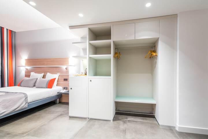 Room 42 of 103