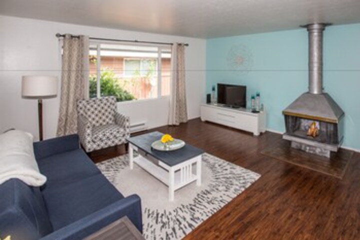Photo of Seattle Skyline Supreme - New Apt - Sleeps 6