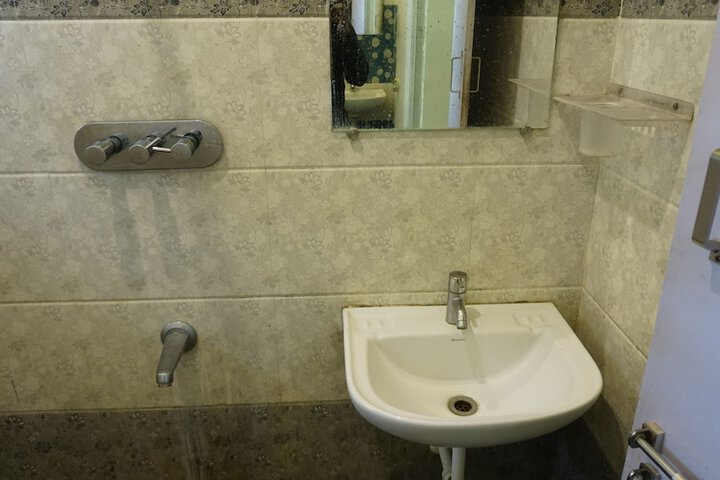 Room 43 of 76