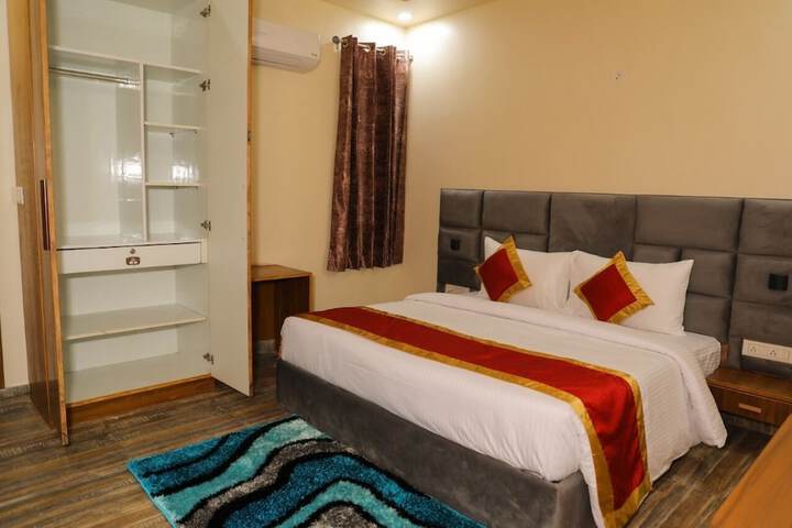 Room 6 of 40