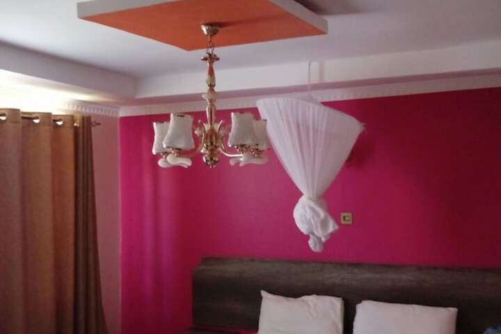 Room 10 of 18