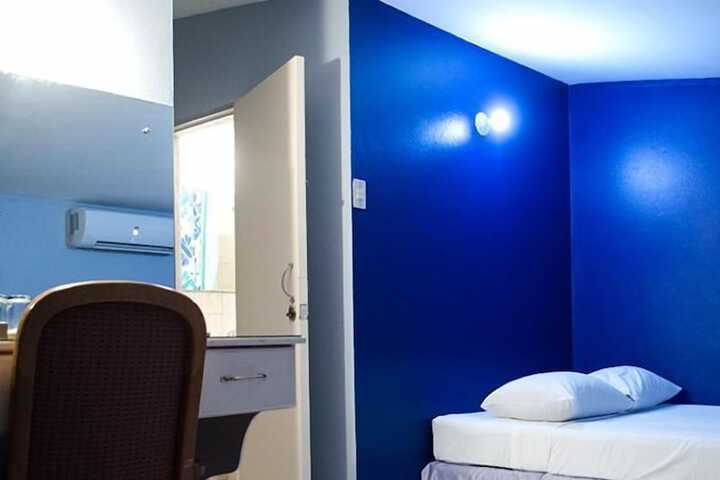 Room 8 of 38