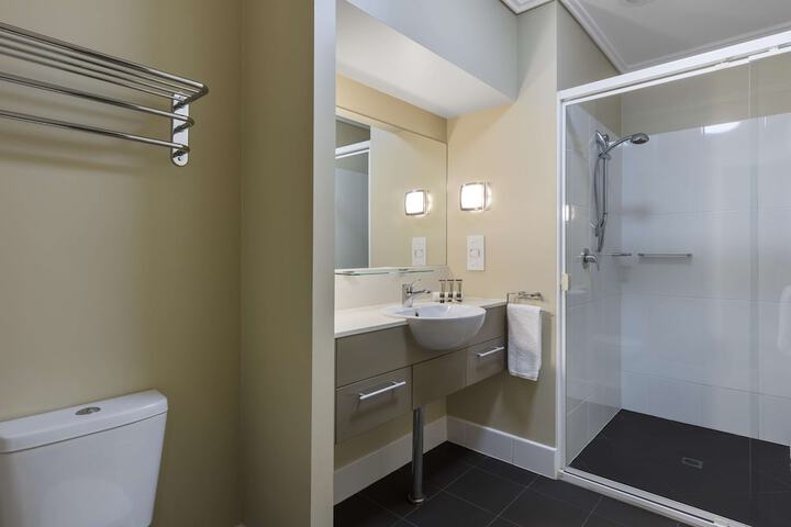 Room 44 of 175