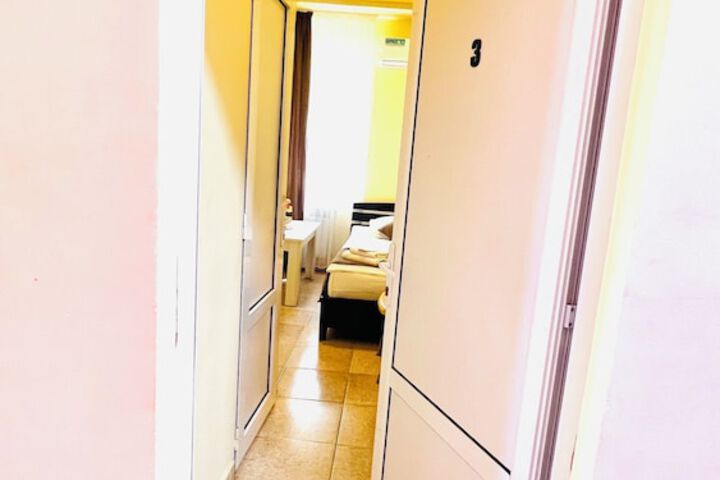 Room 8 of 101