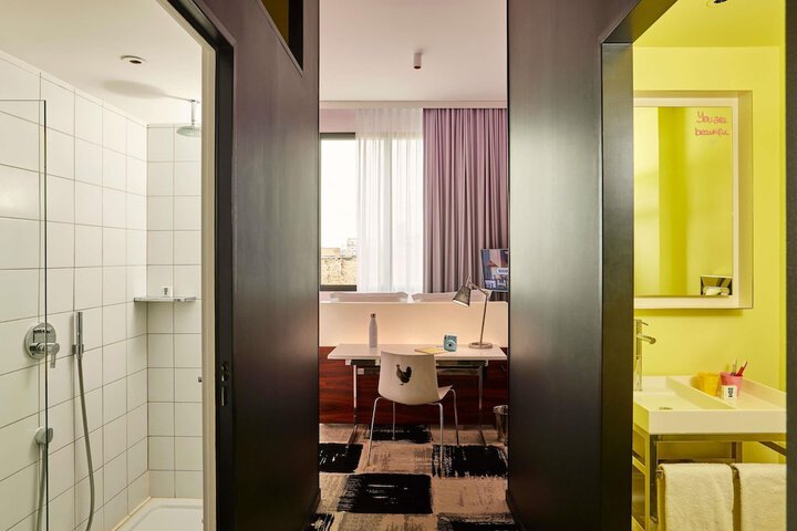 Room 52 of 158