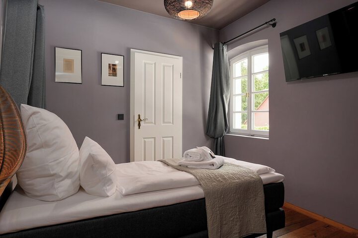 Room 13 of 36