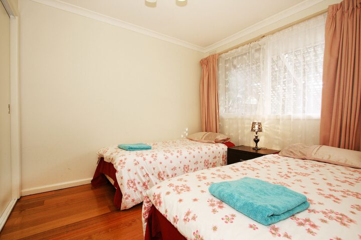 Room 5 of 8