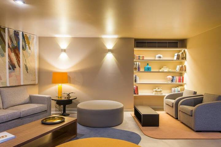 Guest Lobby