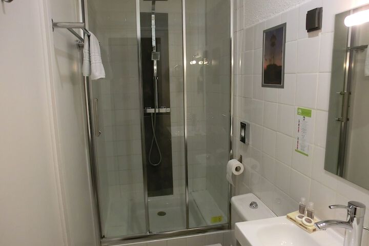 Room 42 of 62