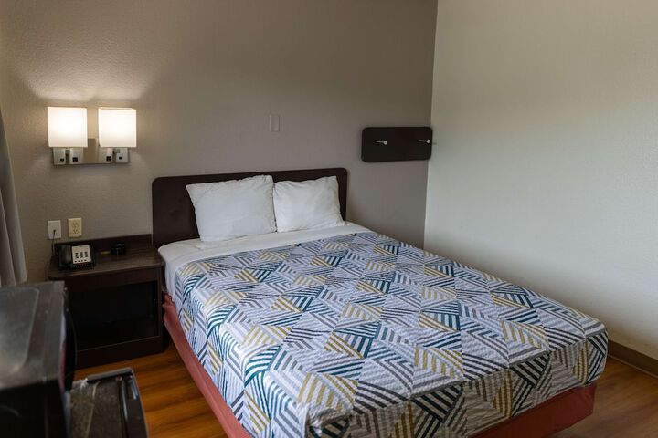 Room 6 of 29
