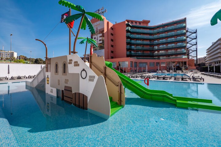 Hotel with Pool
