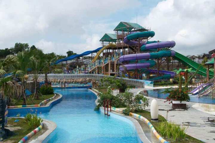 Hotel with Pool