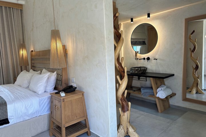 Room 42 of 198