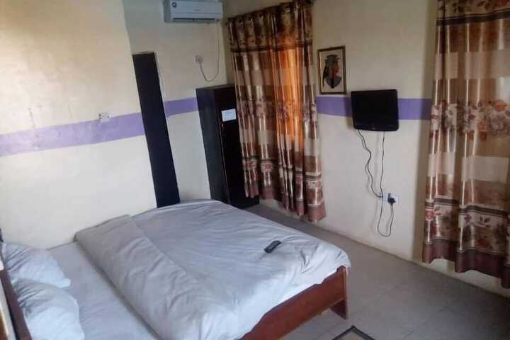 Room 7 of 14