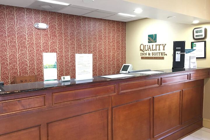 Check-in/check-out kiosk