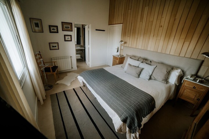 Room 2 of 4