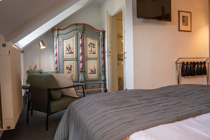 Room 49 of 191