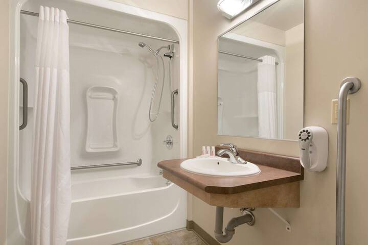 Room 15 of 26