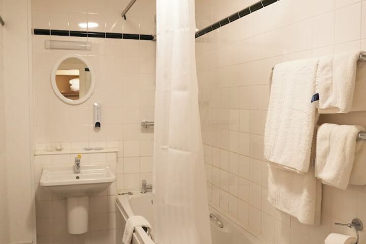 Room 121 of 208
