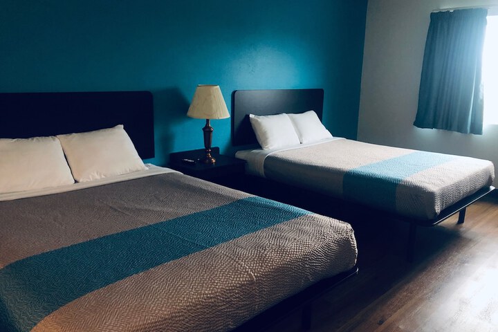 Room 4 of 9