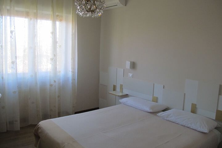 Room 5 of 33