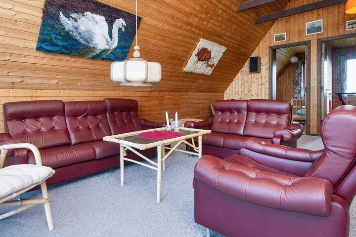 Room 6 of 24