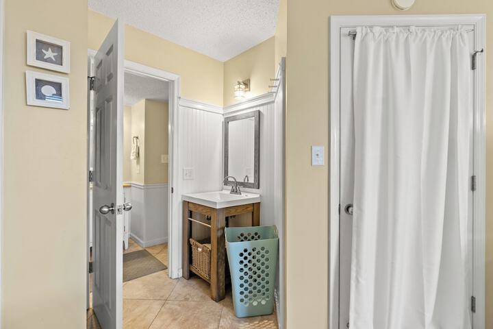 Room 9 of 48
