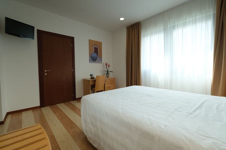 Room 30 of 53