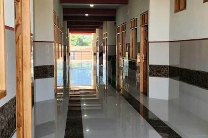 Room 10 of 18