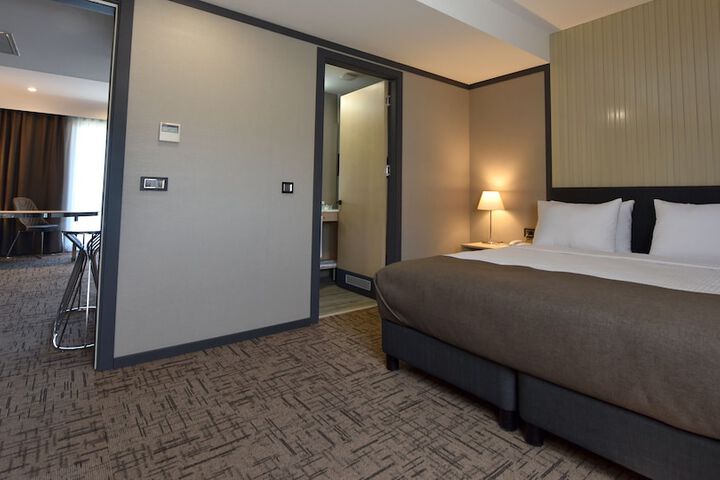 Room 3 of 34